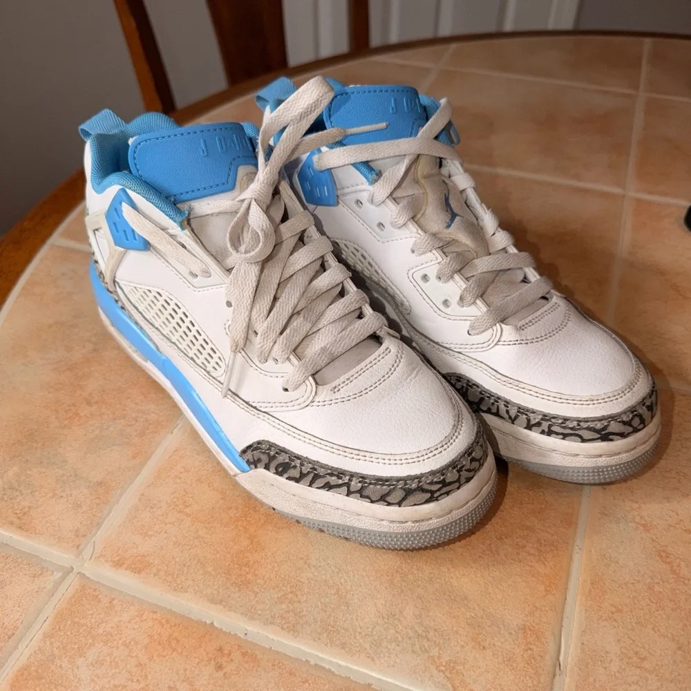 Nike Air Jordan Spizike White Blue Youth Size 7 EUC — Light Wear
